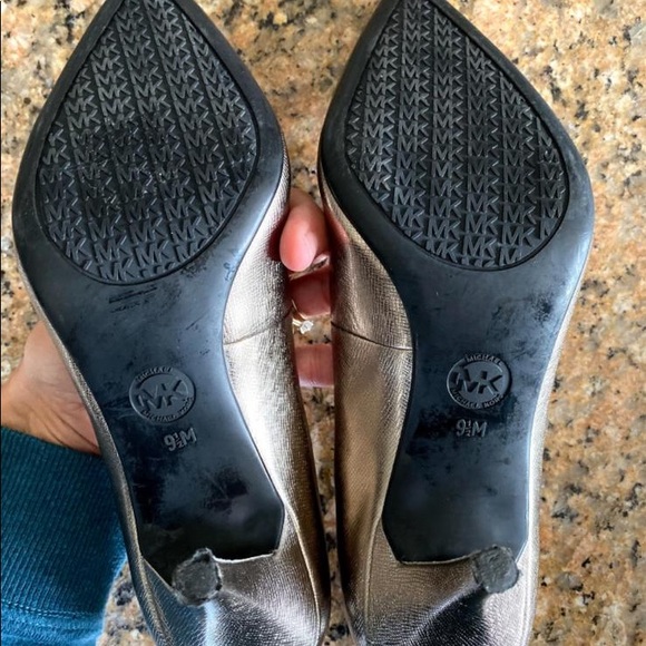 Micheal Kors pumps size 9.5 M Metalic - Picture 4 of 4